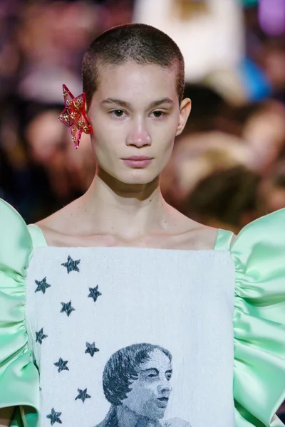Look 30